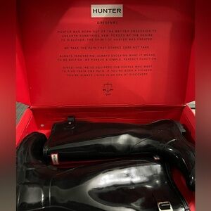 Hunter Women's Original Tall Gloss Rain Boots with socks